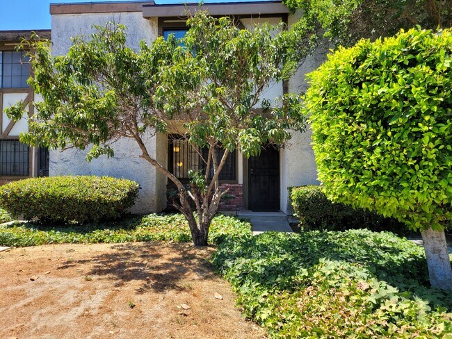 Foto del edificio - 8260 Rush St