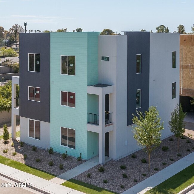 Foto del edificio - 2601 E Clarendon Ave