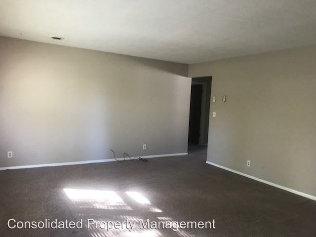 Primary Photo - 2704 W Cypress Dr