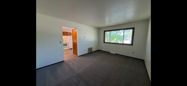 Foto del edificio - 616 8th Ave NE