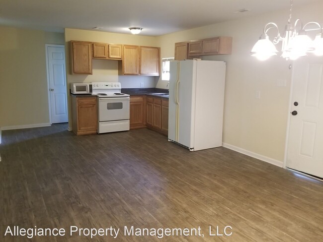 Building Photo - 2 br, 1 bath House - 2210 S Landing Rd