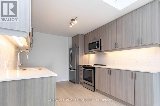 Photo du bâtiment - 1010 Portage Pkwy