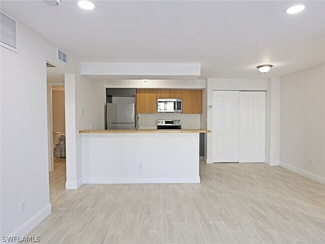 Foto del edificio - 5319 Summerlin Rd