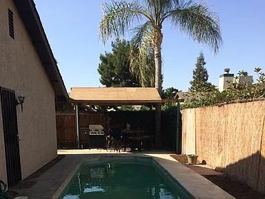 Foto del edificio - Beautiful home in Southwest Bakersfield- Near Stockdale High school ,Warren Jr High and Old river...