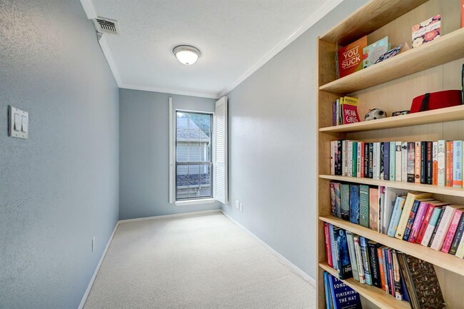 Building Photo - 7350 Kirby Dr