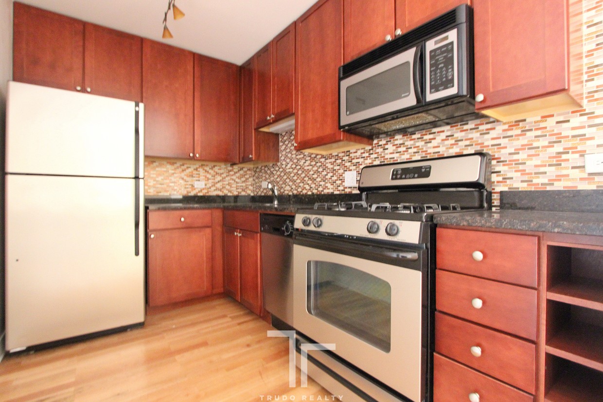 Primary Photo - 625 W Wrightwood Ave