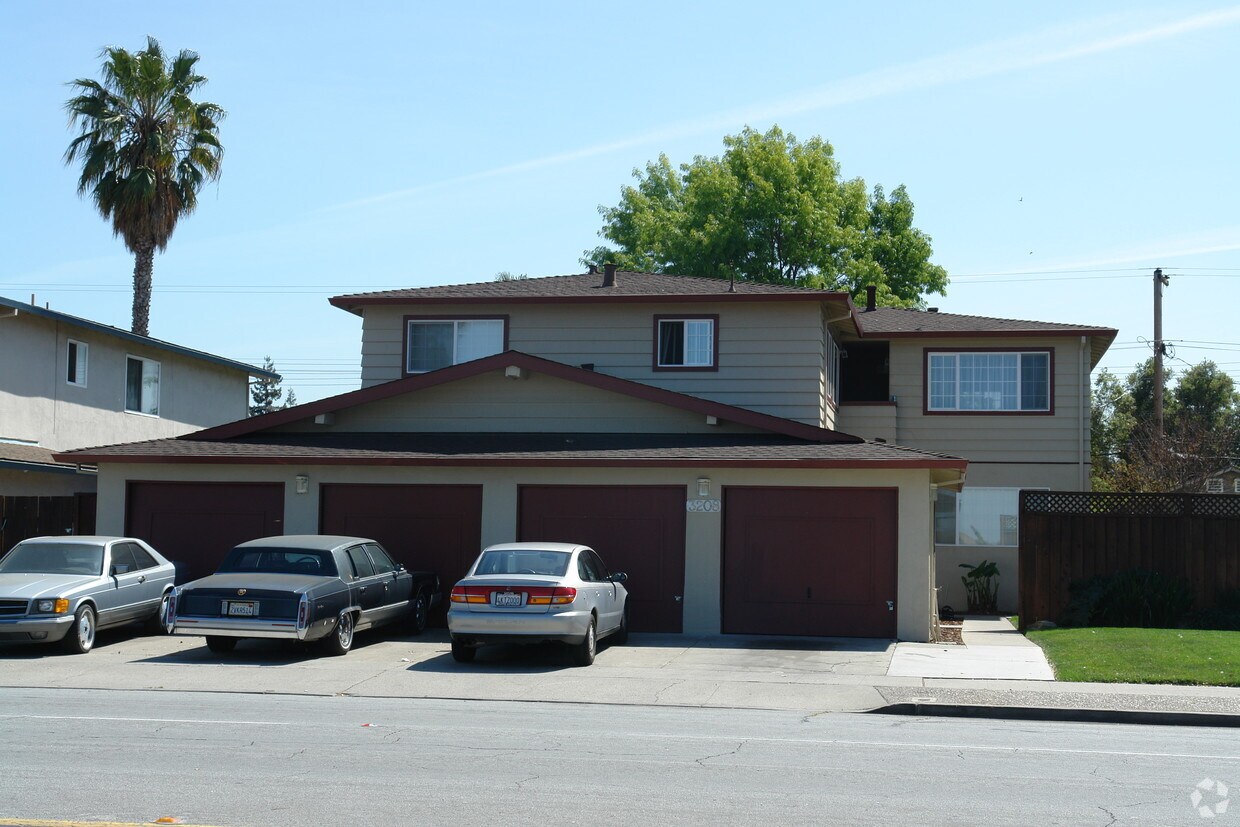 Primary Photo - 3208 Moorpark Ave