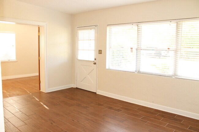 Foto del edificio - Adorable Mid Century Modern Bungalow in Winter Park!