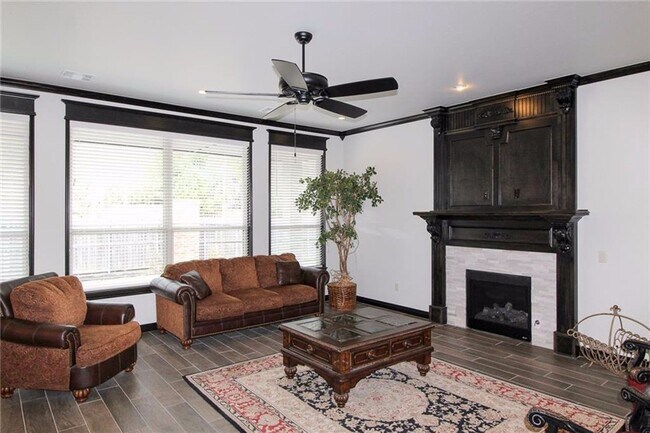 Building Photo - 4001 Sam Gordon Dr