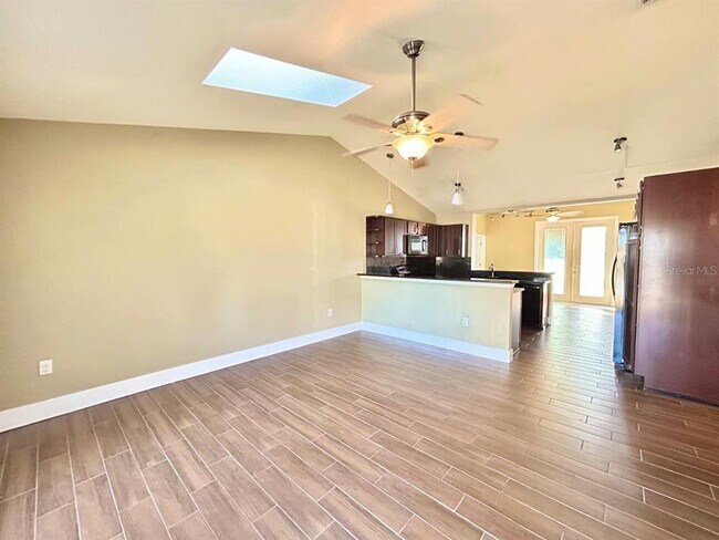 Foto del edificio - 7608 Anaheim Ave