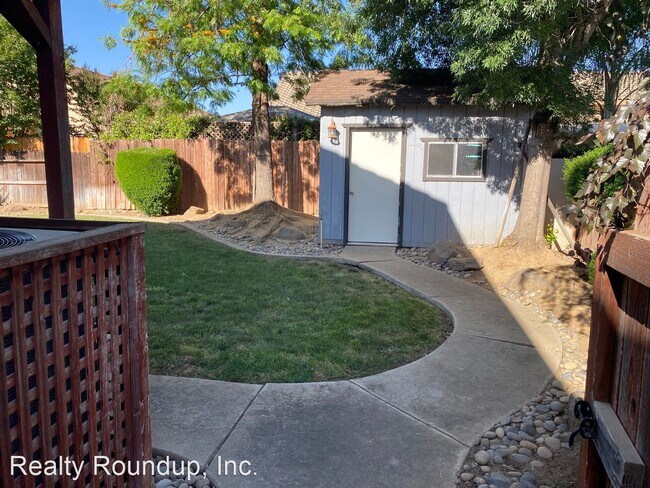 Building Photo - 5 br, 3 bath House - 1027 Elk Hills Dr