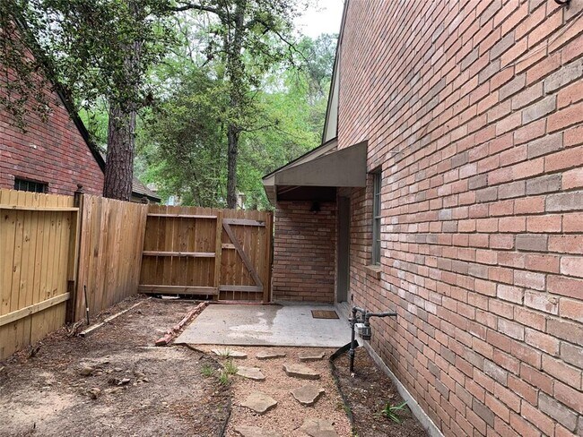 Foto del edificio - 75 Rockridge Dr