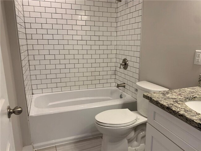 Foto del edificio - 1342 Akridge St NW