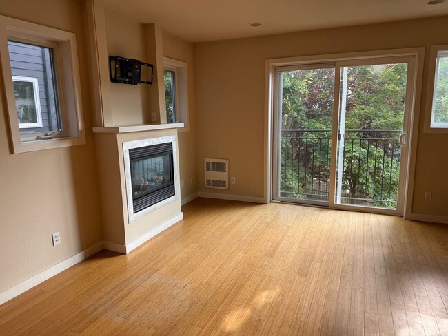 Building Photo - 3bd/2.5ba Seattle Townhouse