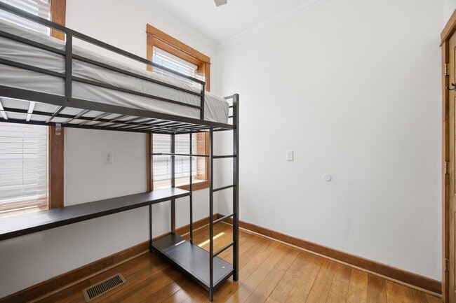 Foto del edificio - 823 McCallie Ave