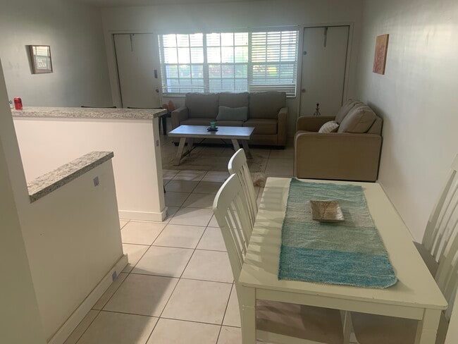 Foto del edificio - 5200 NE 24th Terrace