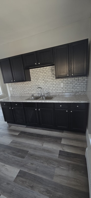 Building Photo - 822 E River Dr