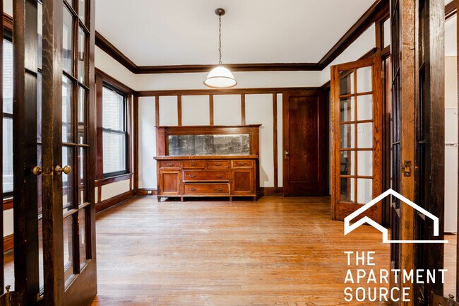 Foto del edificio - 2426 N Sawyer Ave