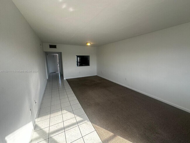 Foto del edificio - 18700 NE 3rd Ct