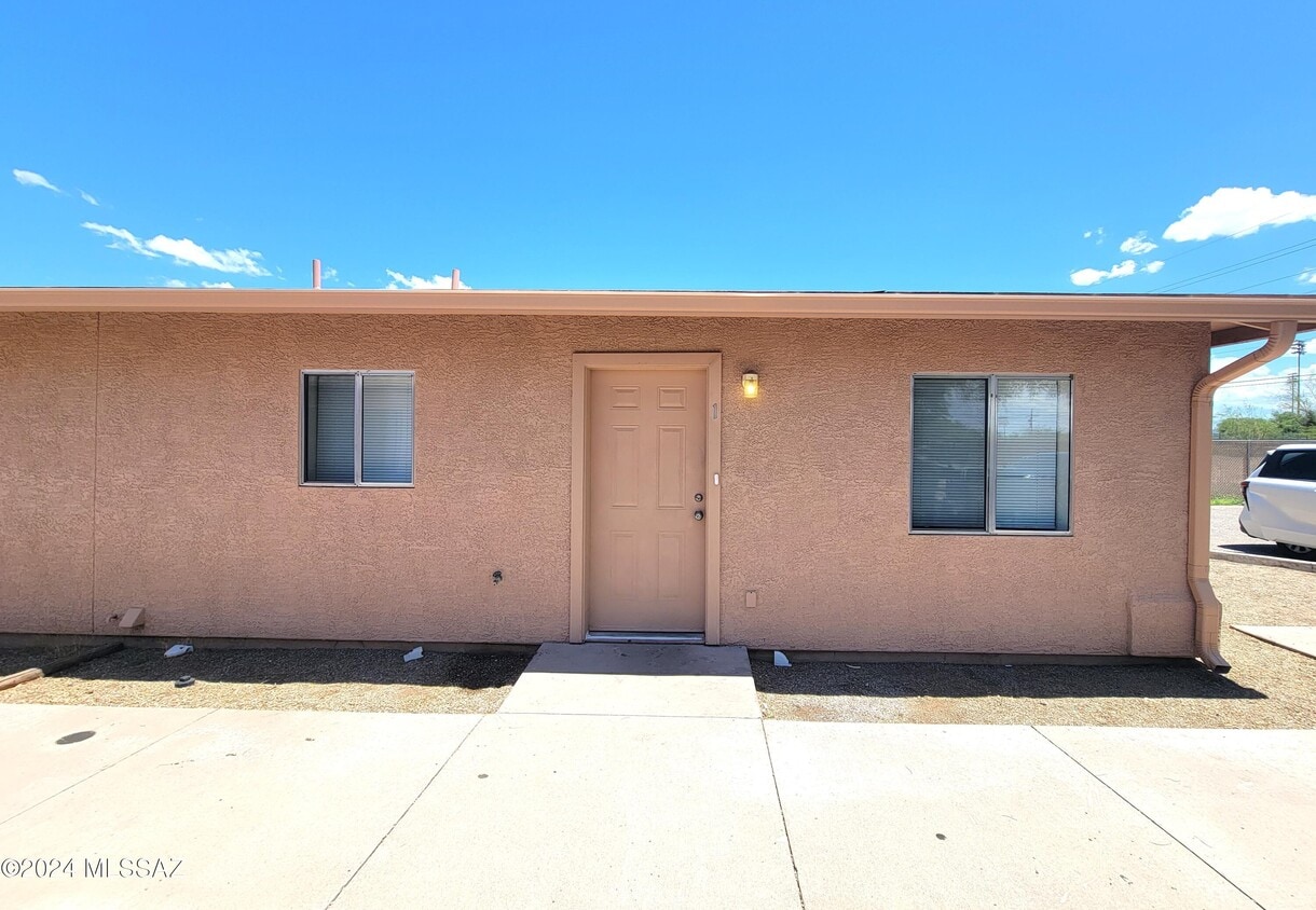Primary Photo - 7983 E Escalante Rd