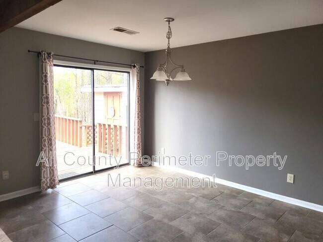 Foto del edificio - 4722 Jamerson Forest Cir