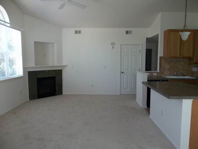 Foto del edificio - Love Where You Live – 2 Bed Condo in the H...