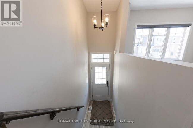 Building Photo - 15 Barley Ln