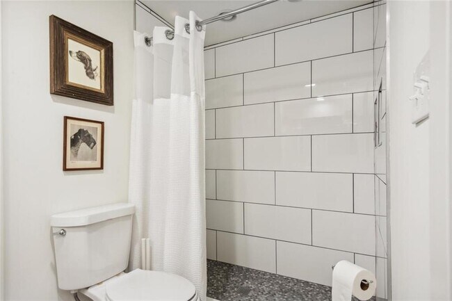 Building Photo - 854 Mentelle Dr NE
