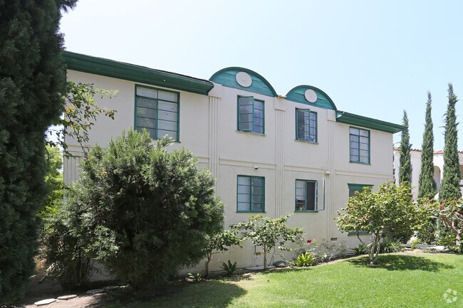 Foto del edificio - 127-129 1/2 N Clark Dr