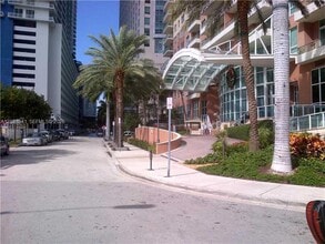 Building Photo - 1155 Brickell Bay Dr