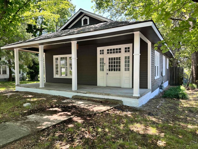 Building Photo - 122 Cox Ave
