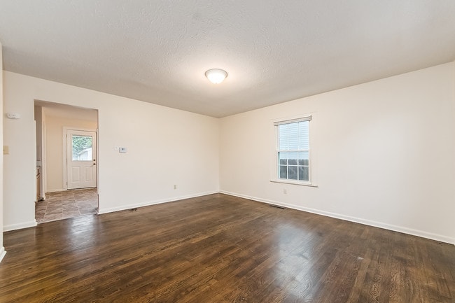 Building Photo - 895 Higbee Dr N