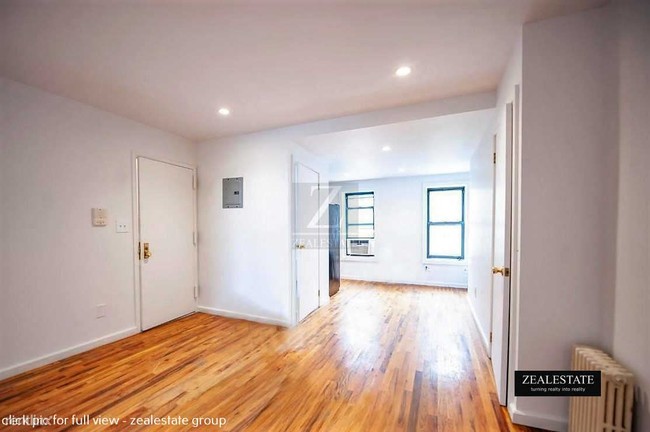 Building Photo - 2 br, 1 bath Apartment - 250 Van Brunt St