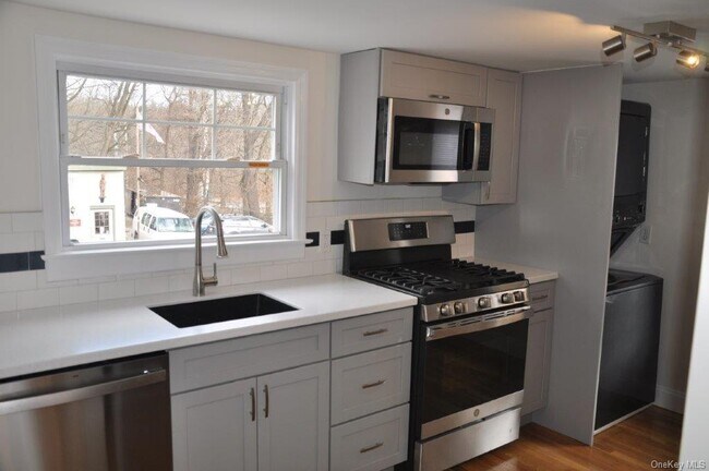 Building Photo - 9 Edgemont Rd