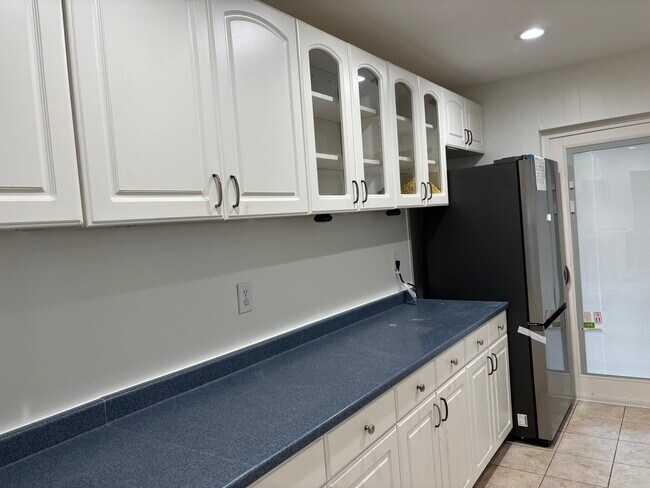 Building Photo - 8903 Victoria Rd