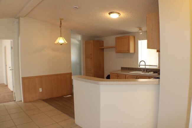 Building Photo - Spacious 3-Bed, 2-Bath Mobile Home in California City – Convenient & Cozy!