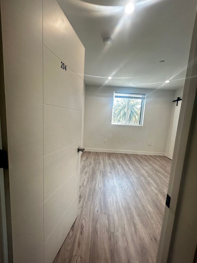 Foto del edificio - Private Bedroom w Personal Bathroom & Shower, shared student-oriented space