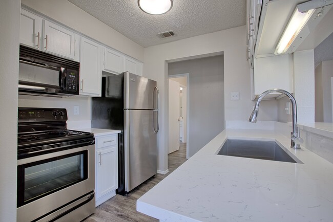 Building Photo - Summer Grove