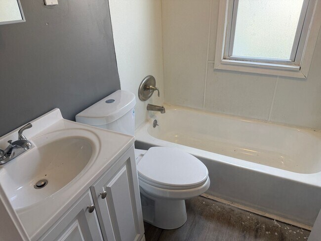 Foto del edificio - 2 bedroom home - Ferguson - Remodeled -1st...