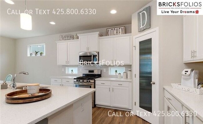 Building Photo - Discover your dream home in Tacoma—where m...