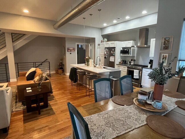 Foto del edificio - 3326 S Washington St