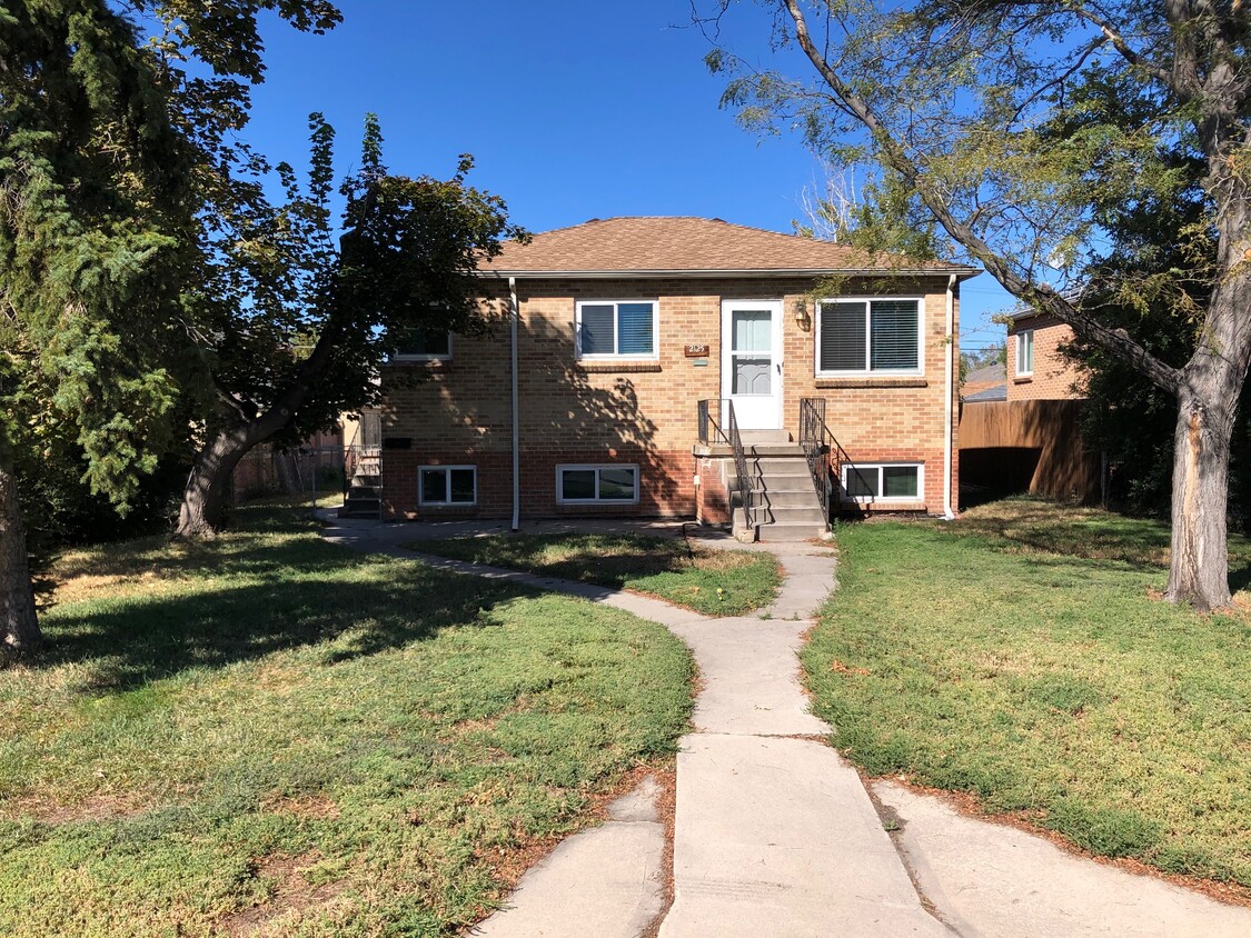 Primary Photo - 2125 Ames St