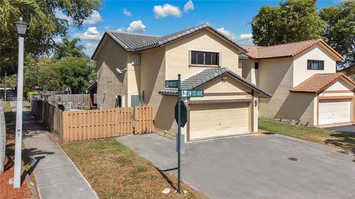 Primary Photo - 9646 SW 151 Ave