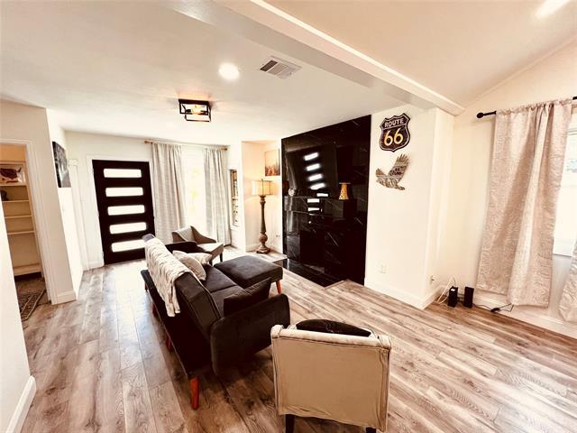 Foto del edificio - 2859 W Brooklyn Ave