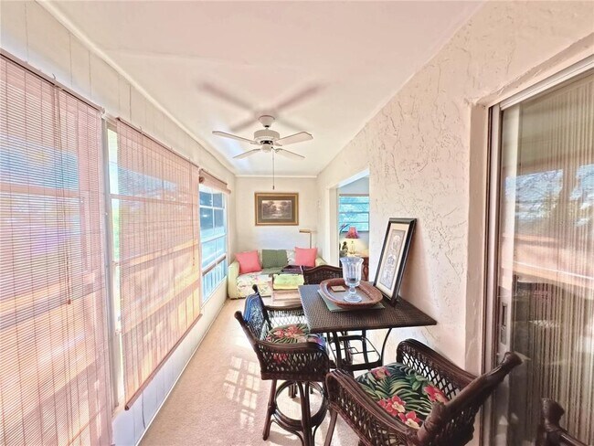 Foto del edificio - 102 47th Ave Dr W