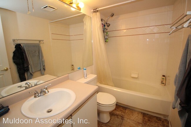 Building Photo - 6130 Colony Cir