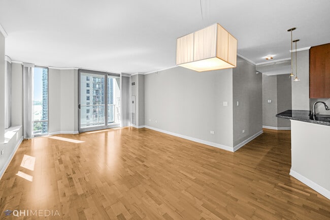 Building Photo - 420 E Waterside Dr
