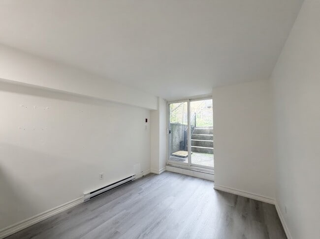 Building Photo - 181 Gerrard St E