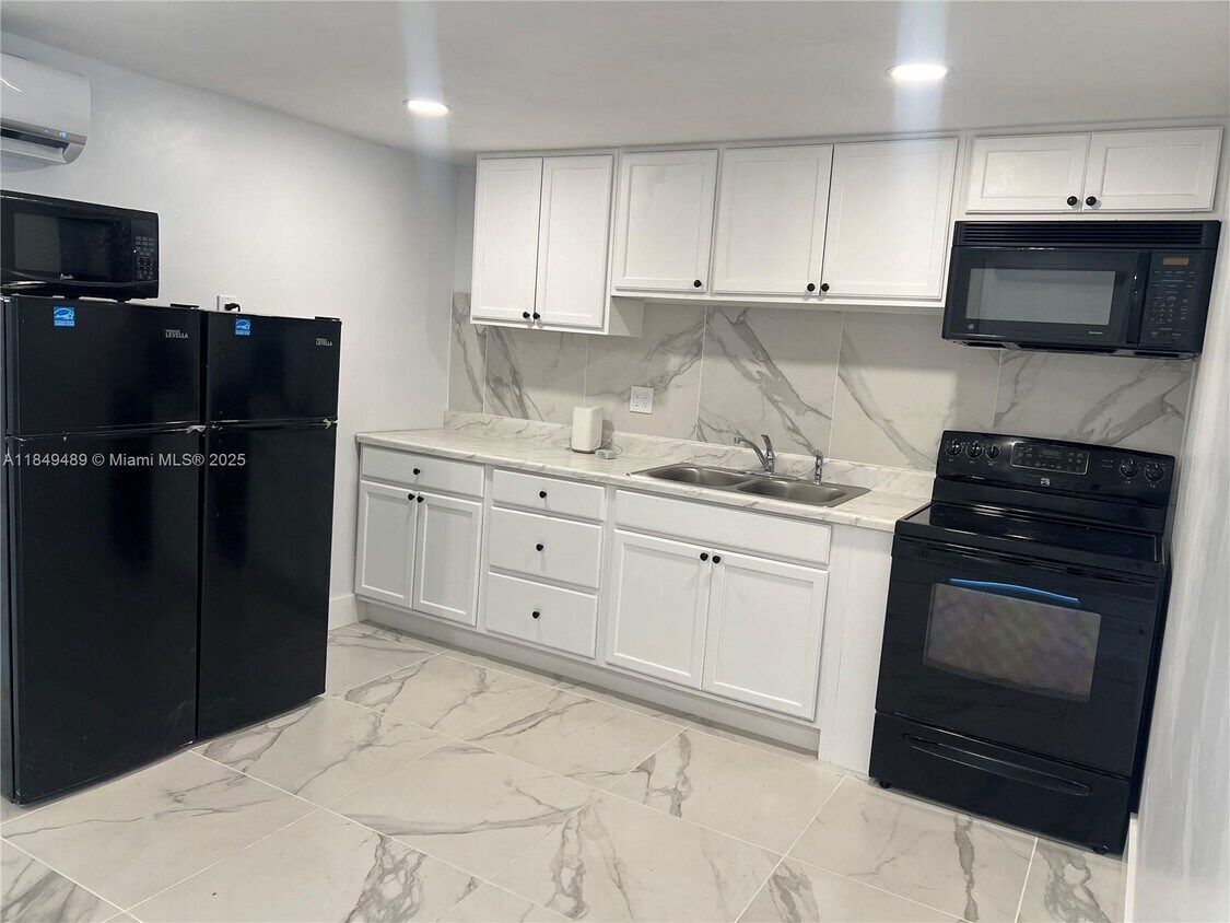 Foto principal - 360 NE 174th St