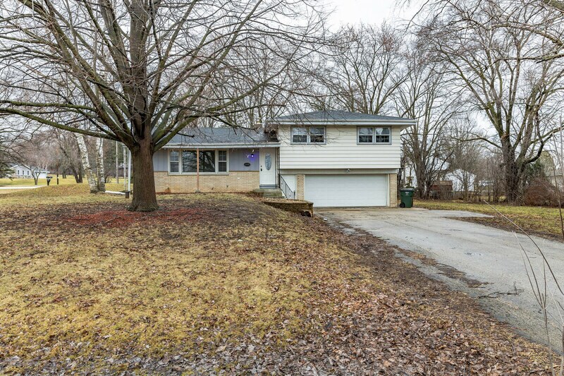 Primary Photo - 17201 W Jills Dr